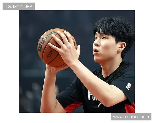 杨瀚森首节短暂出场表现平平仅得1篮板无得分贡献